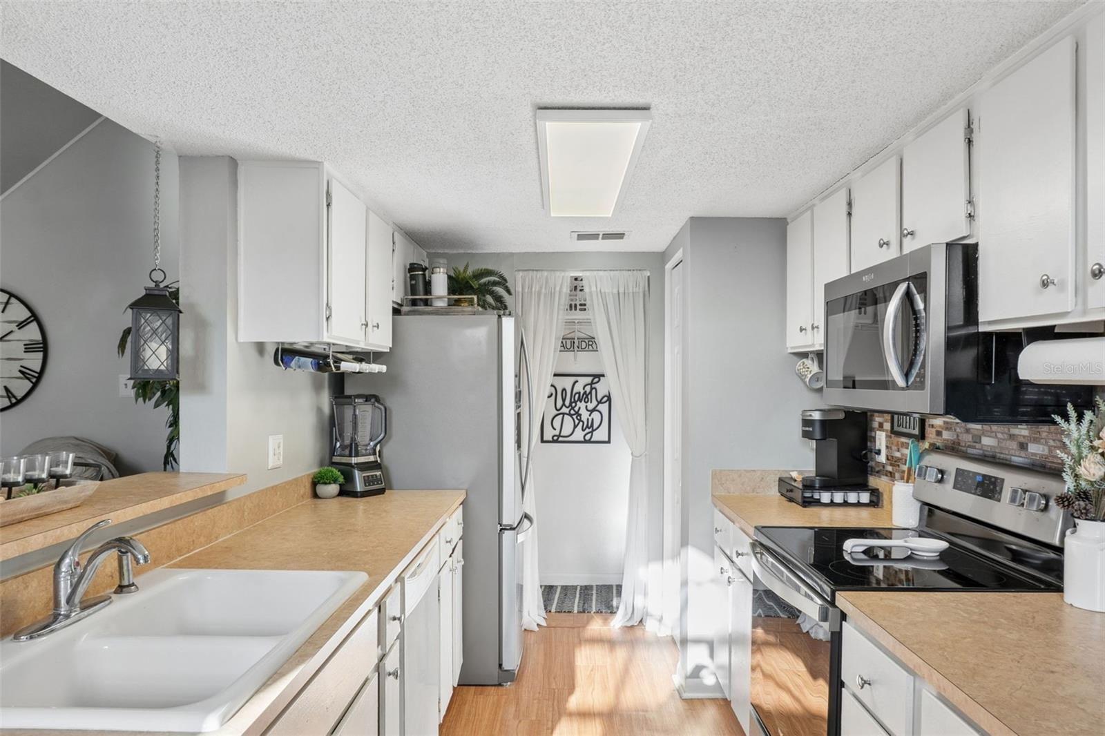 CARROLLWOOD GABLES A CONDO - Residential