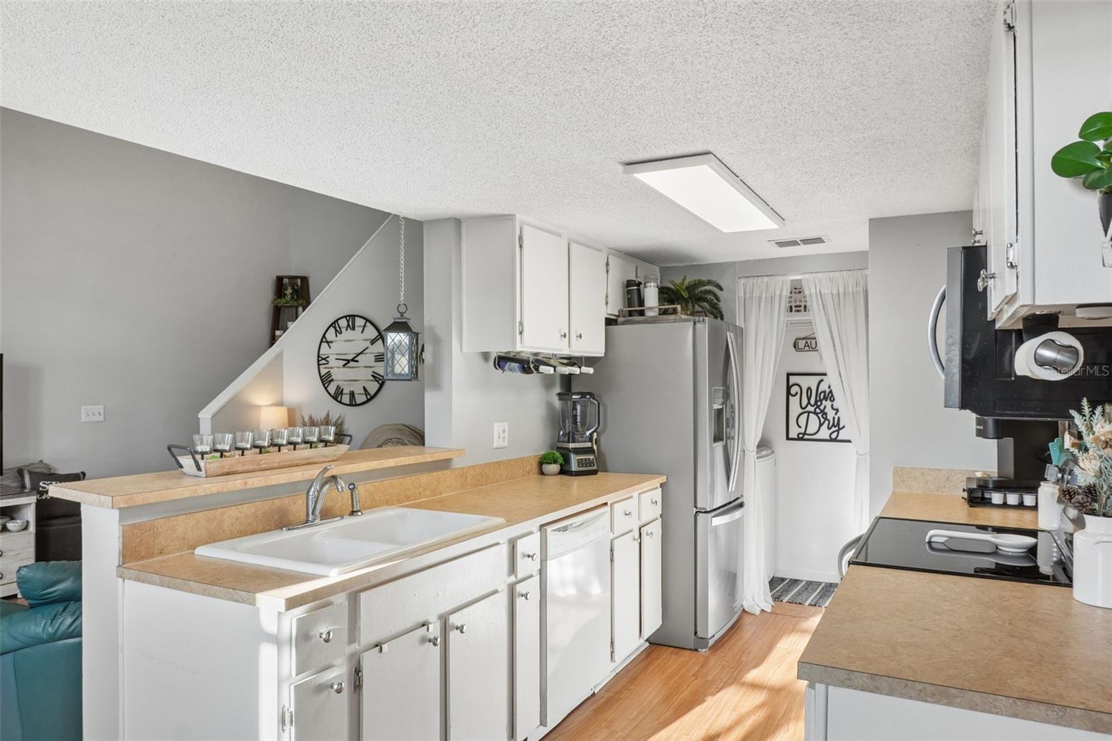 CARROLLWOOD GABLES A CONDO - Residential