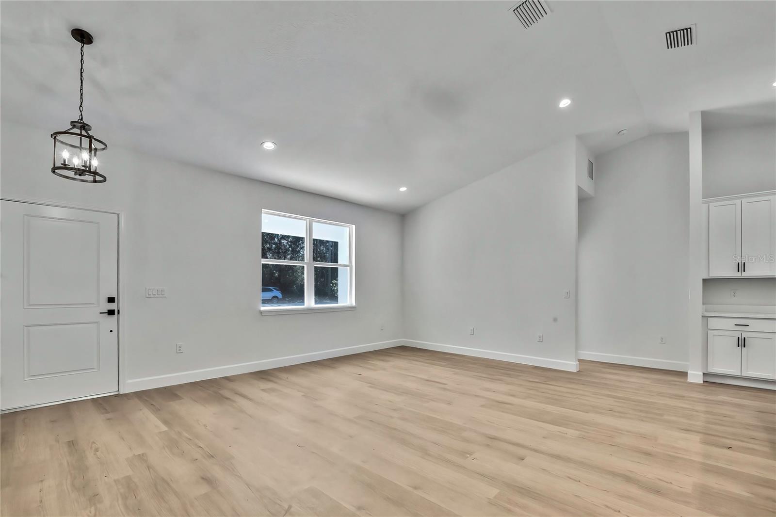 8118 N SANTOS DRIVE