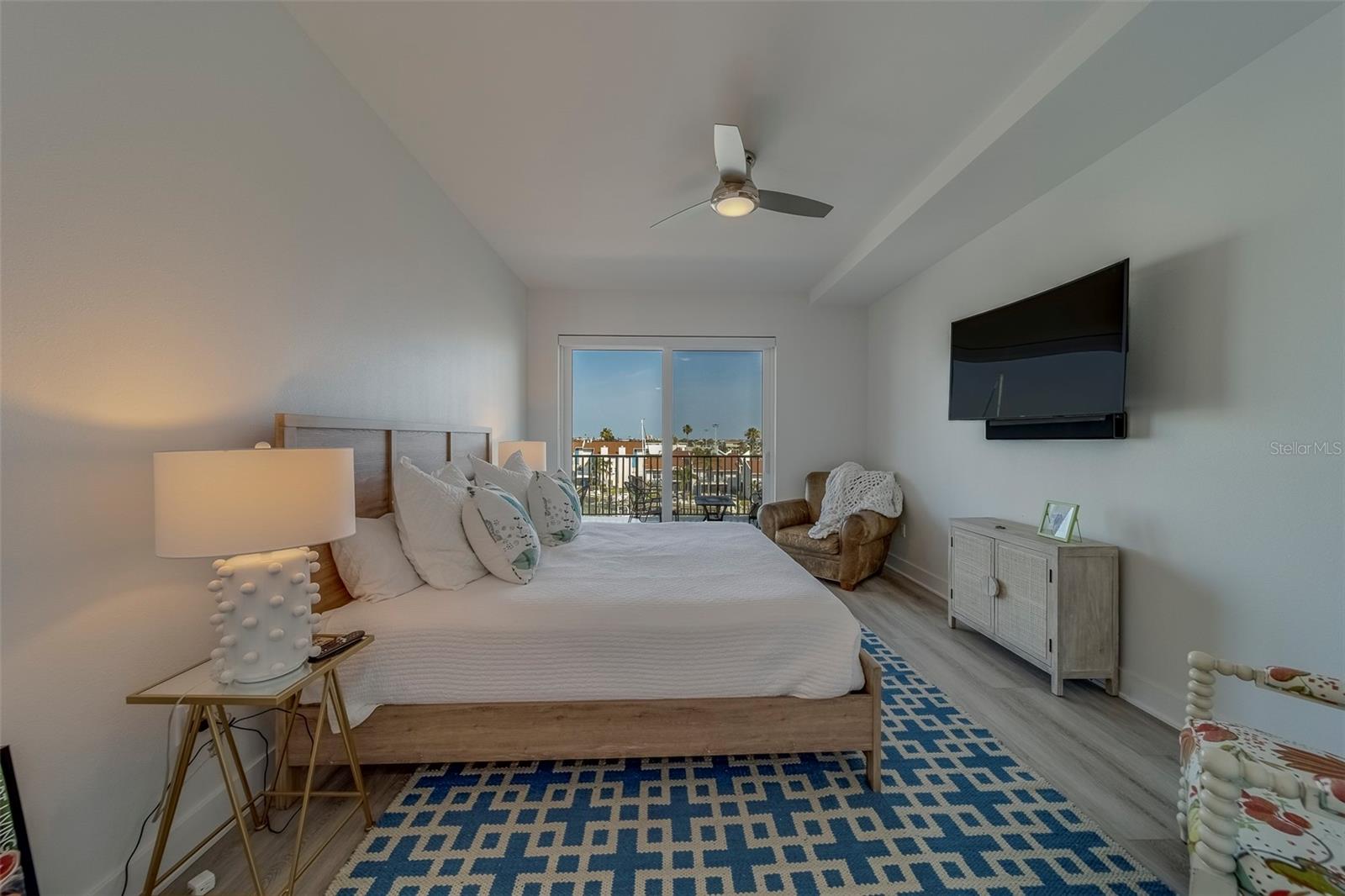 RESIDENCES AT TOWN CENTER CONDO - Residential Lease