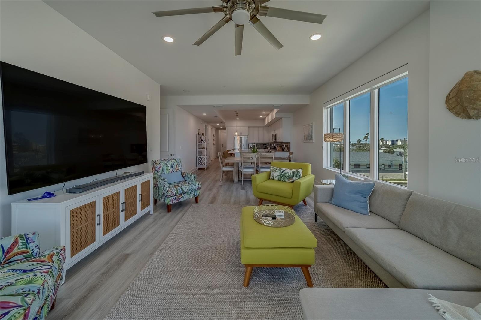 RESIDENCES AT TOWN CENTER CONDO - Residential Lease