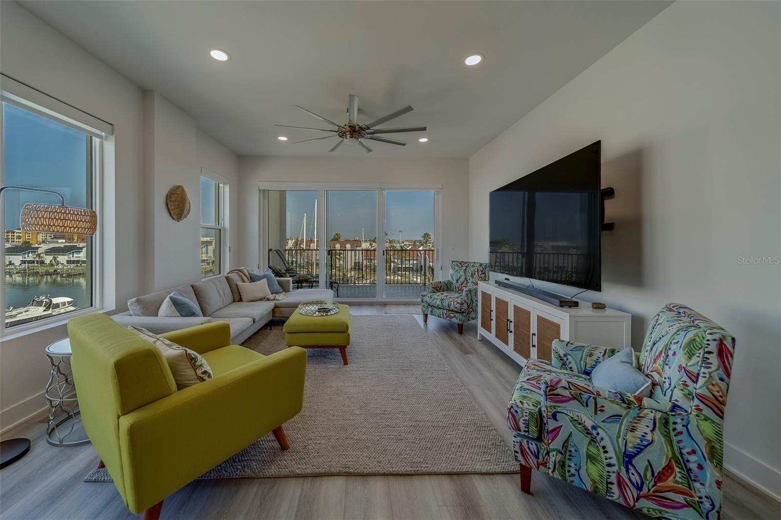 RESIDENCES AT TOWN CENTER CONDO - Residential Lease