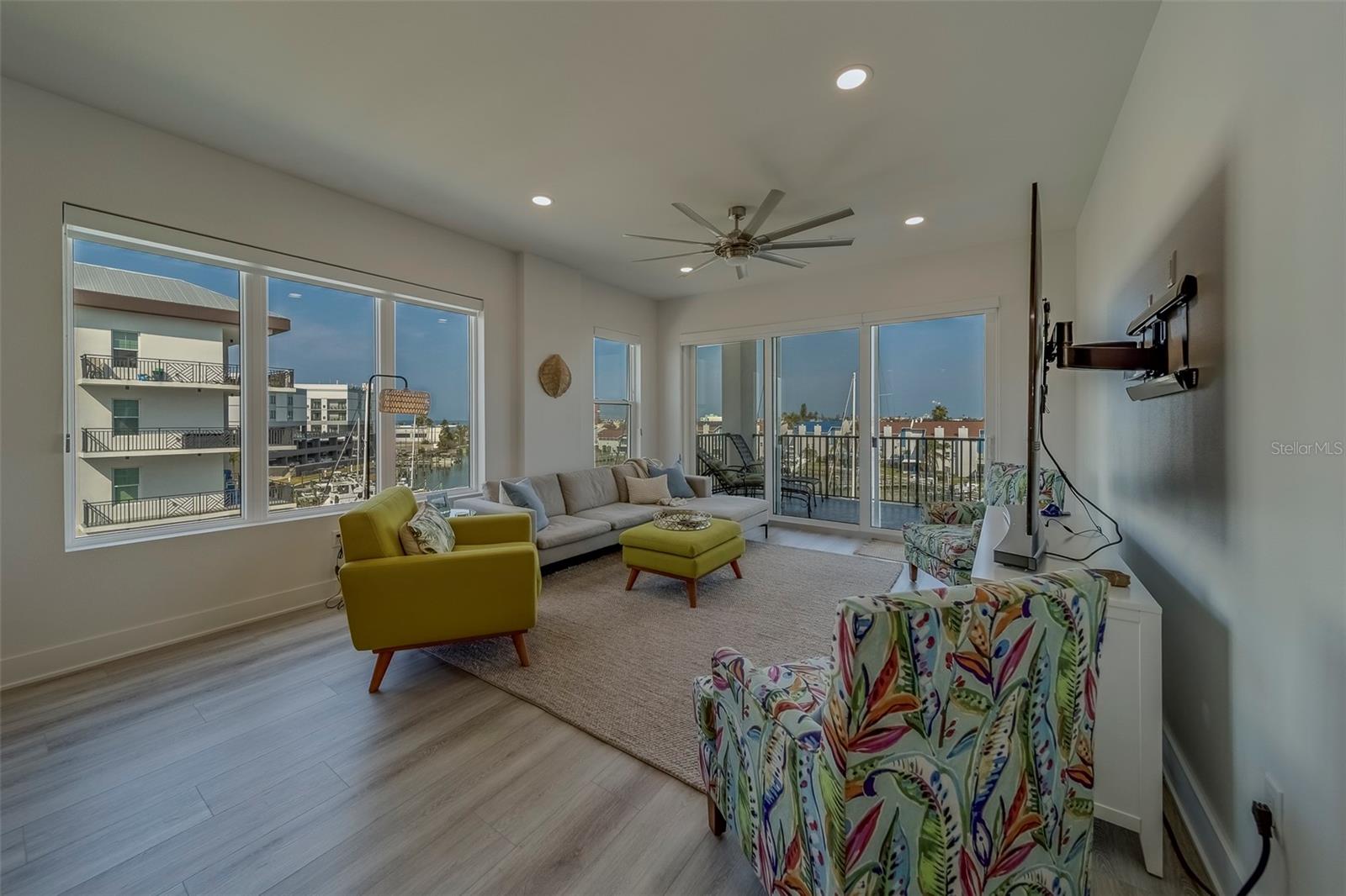 RESIDENCES AT TOWN CENTER CONDO - Residential Lease