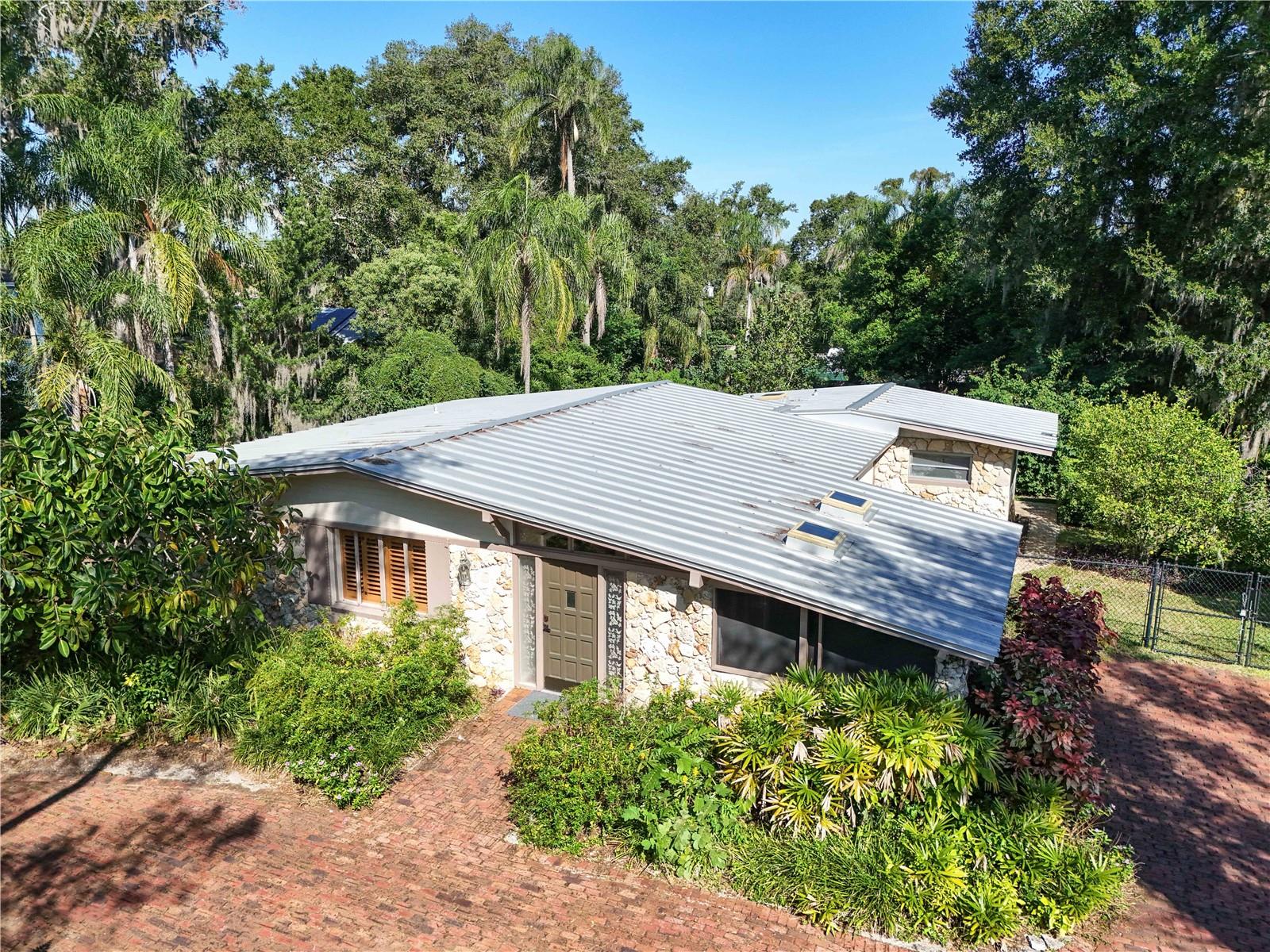 657 LAKE DRIVE