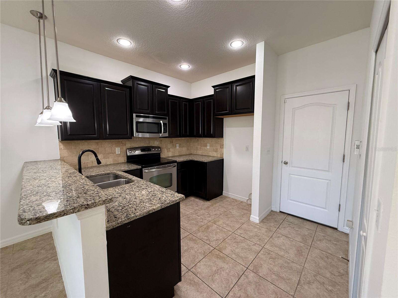 WEST BAY COVE TWNHMS - Residential