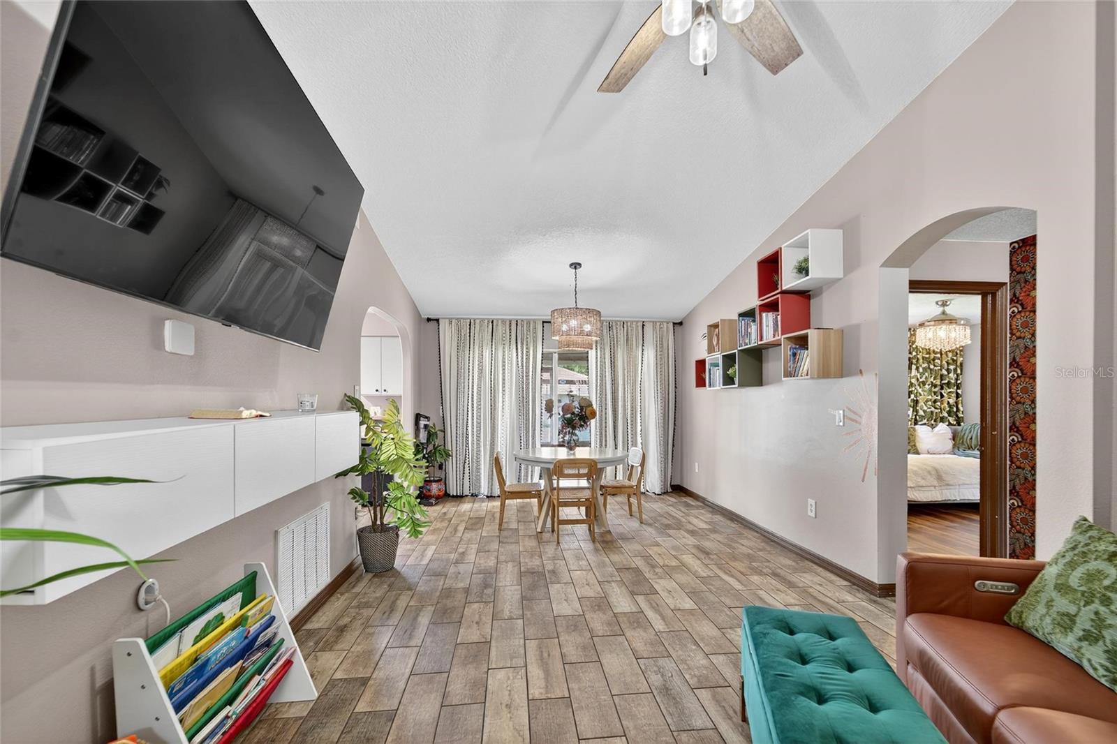 COUNTRY HILLS EAST UNIT SEVEN - Residential