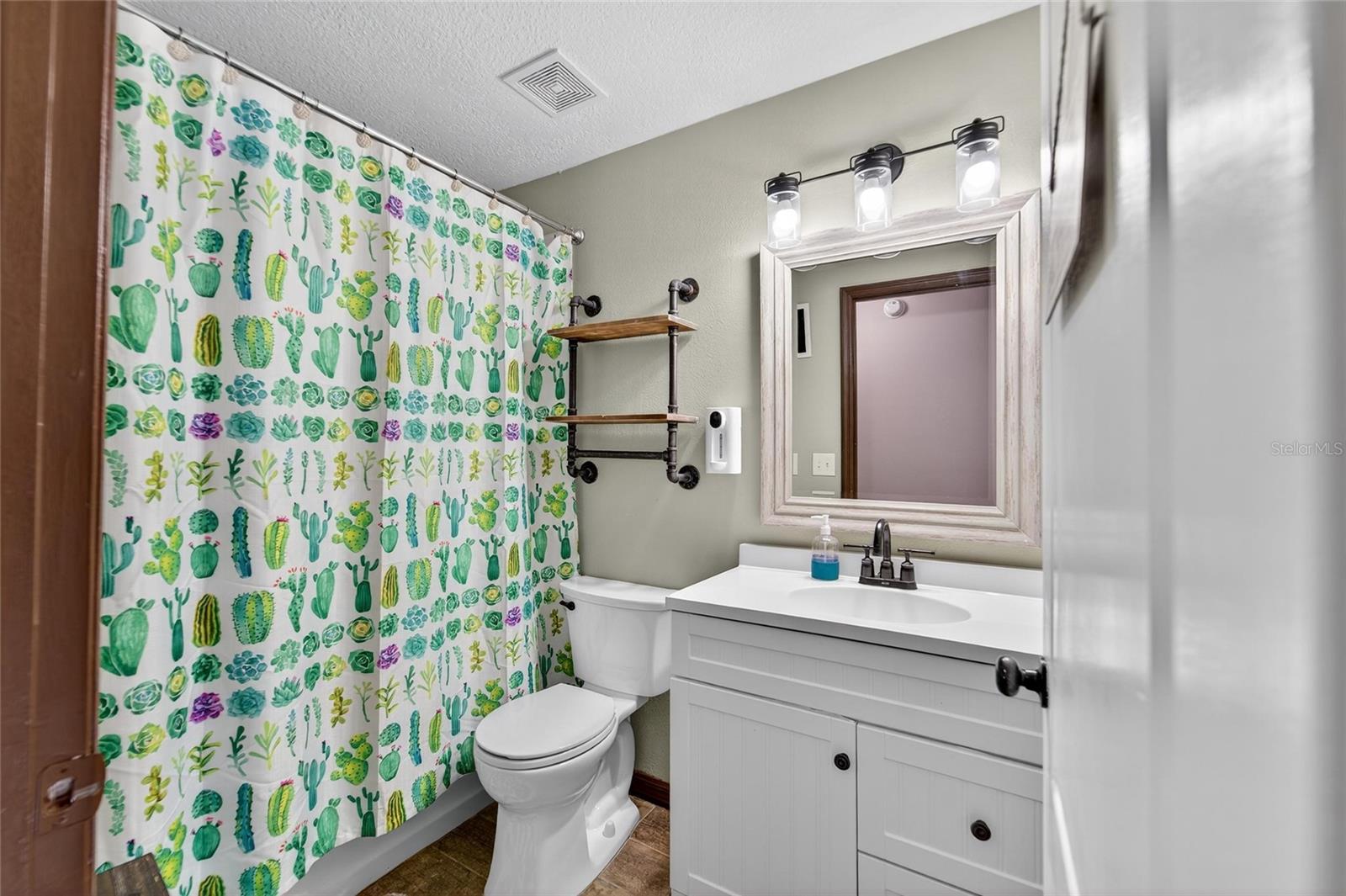 COUNTRY HILLS EAST UNIT SEVEN - Residential