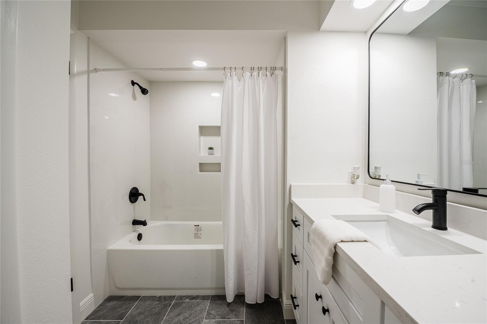 LAKE LINK ESTATES - Residential