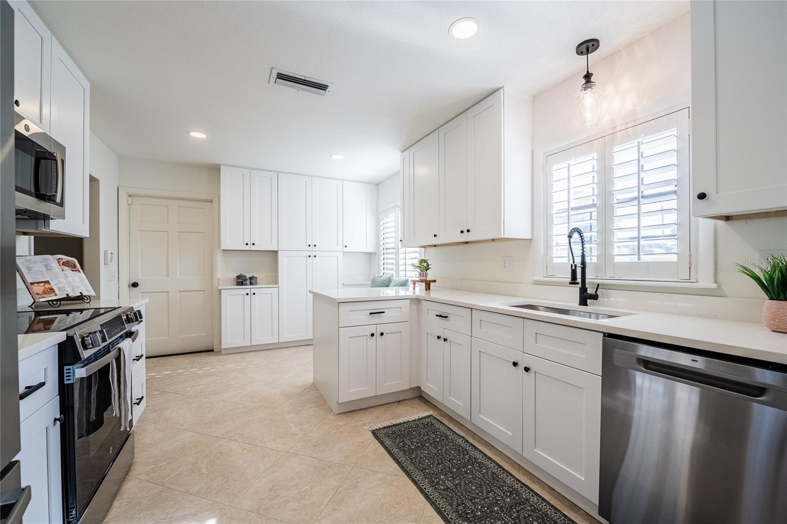 LAKE LINK ESTATES - Residential
