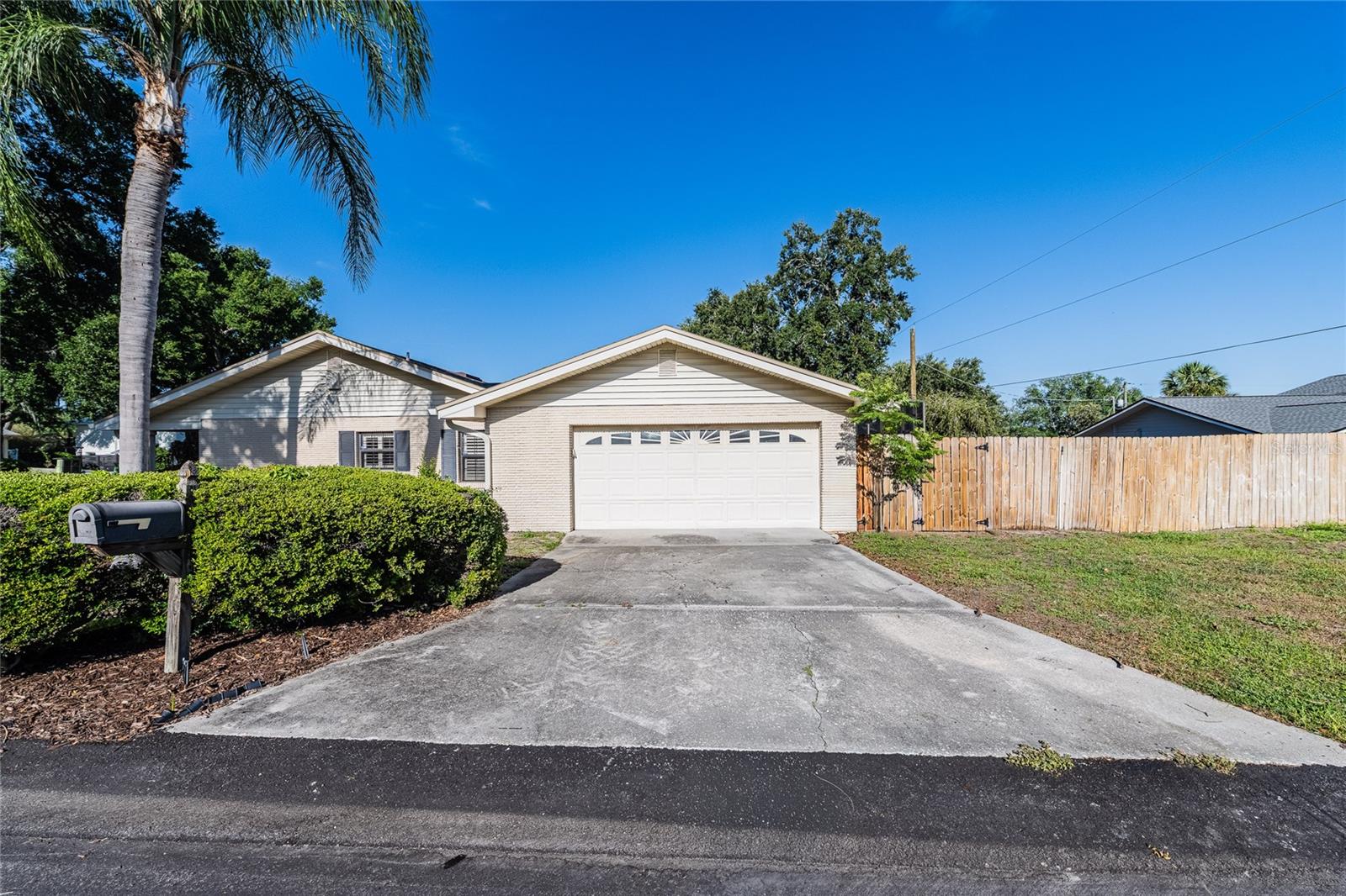 LAKE LINK ESTATES - Residential