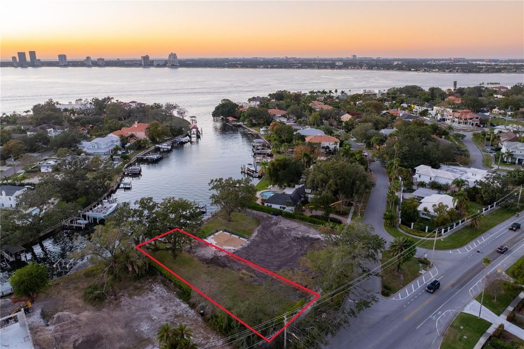 Photo of 418 Blanca Avenue, Tampa, FL 33606 (MLS # TB8446109)