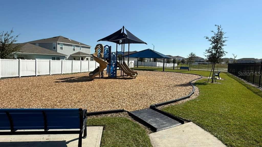 CHATEAU/ASTONIA - Residential Lease