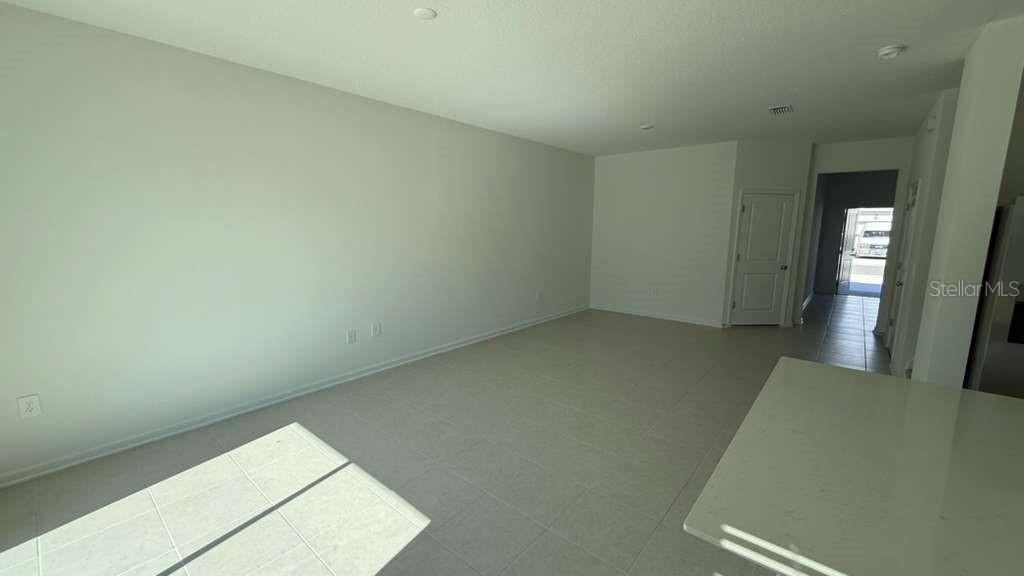 CHATEAU/ASTONIA - Residential Lease