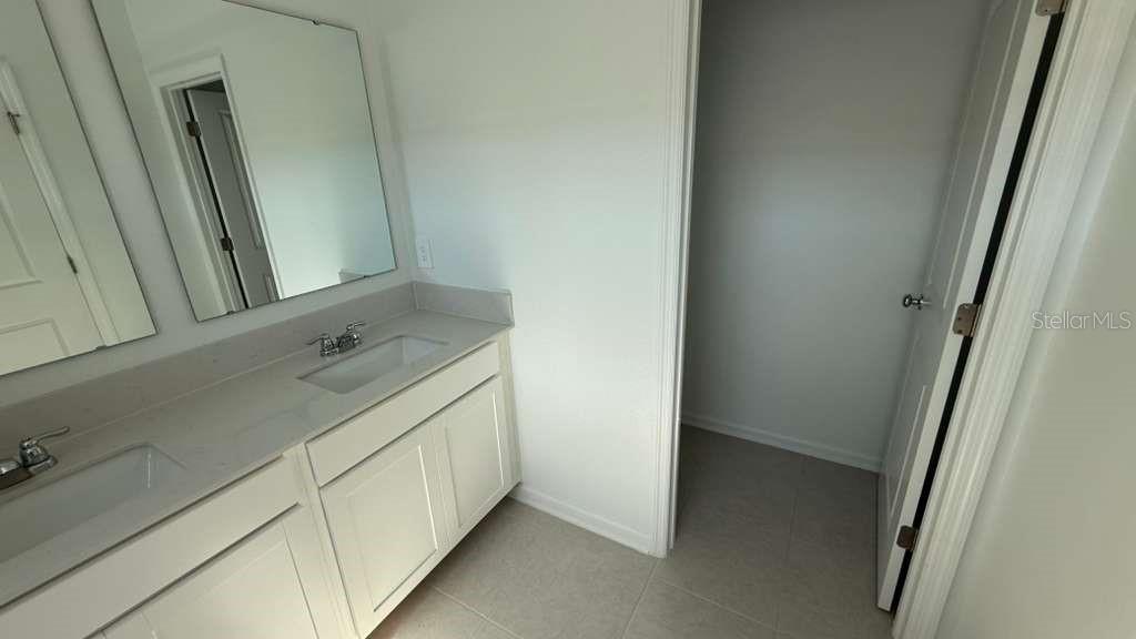 CHATEAU/ASTONIA - Residential Lease