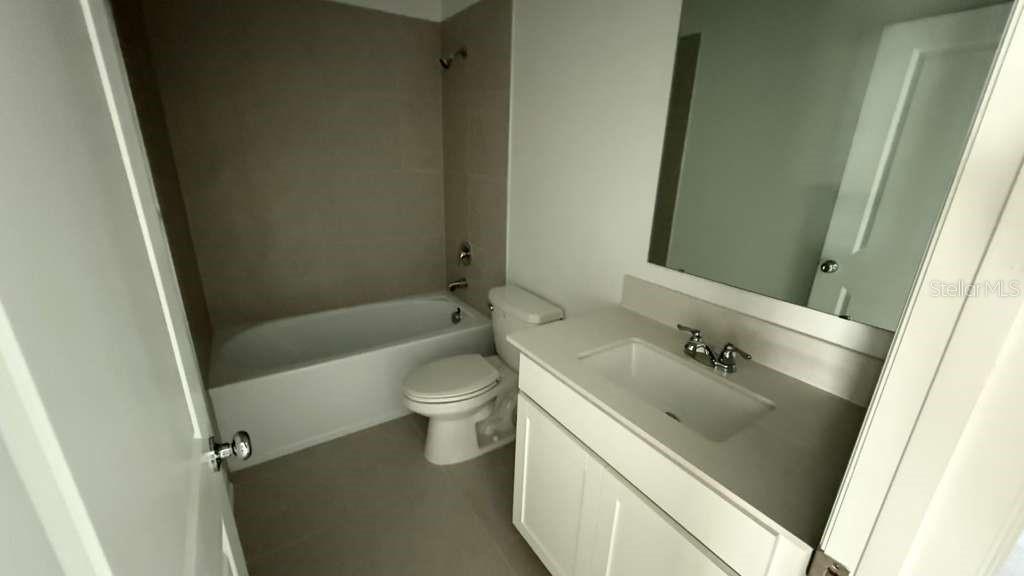 CHATEAU/ASTONIA - Residential Lease