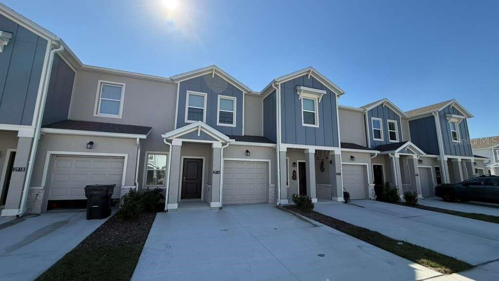 CHATEAU/ASTONIA - Residential Lease