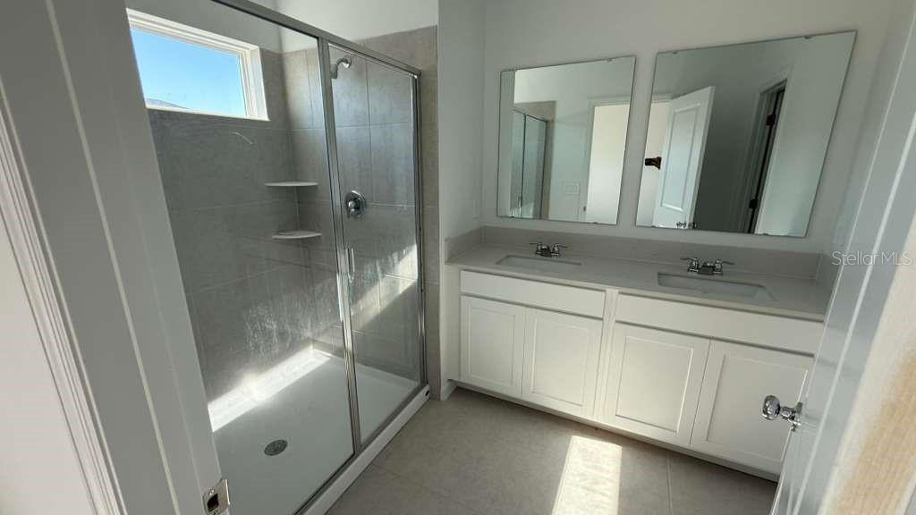 CHATEAU/ASTONIA - Residential Lease