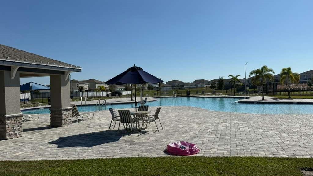 CHATEAU/ASTONIA - Residential Lease