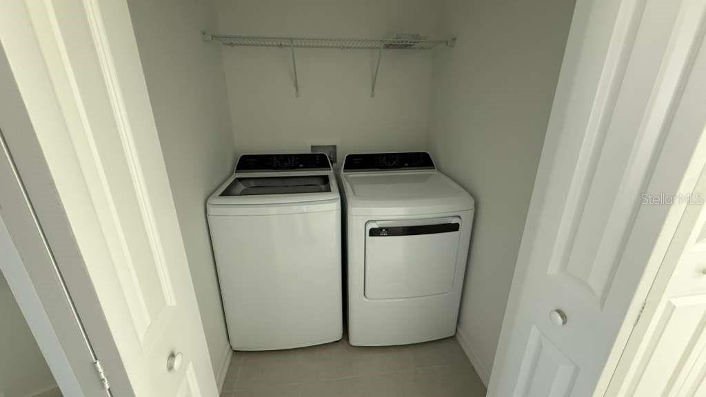 CHATEAU/ASTONIA - Residential Lease