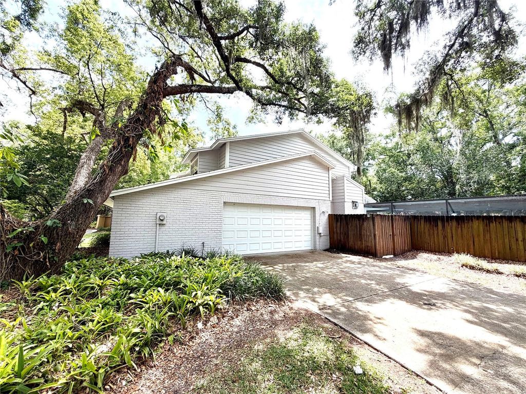 Photo of 14904 Lake Forest Drive, Lutz, FL 33559 (MLS # TB8501554)