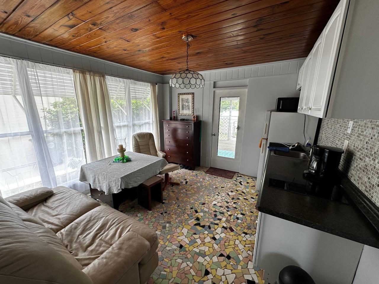 Photo 7 of 14 of 210 BONNER AVENUE house