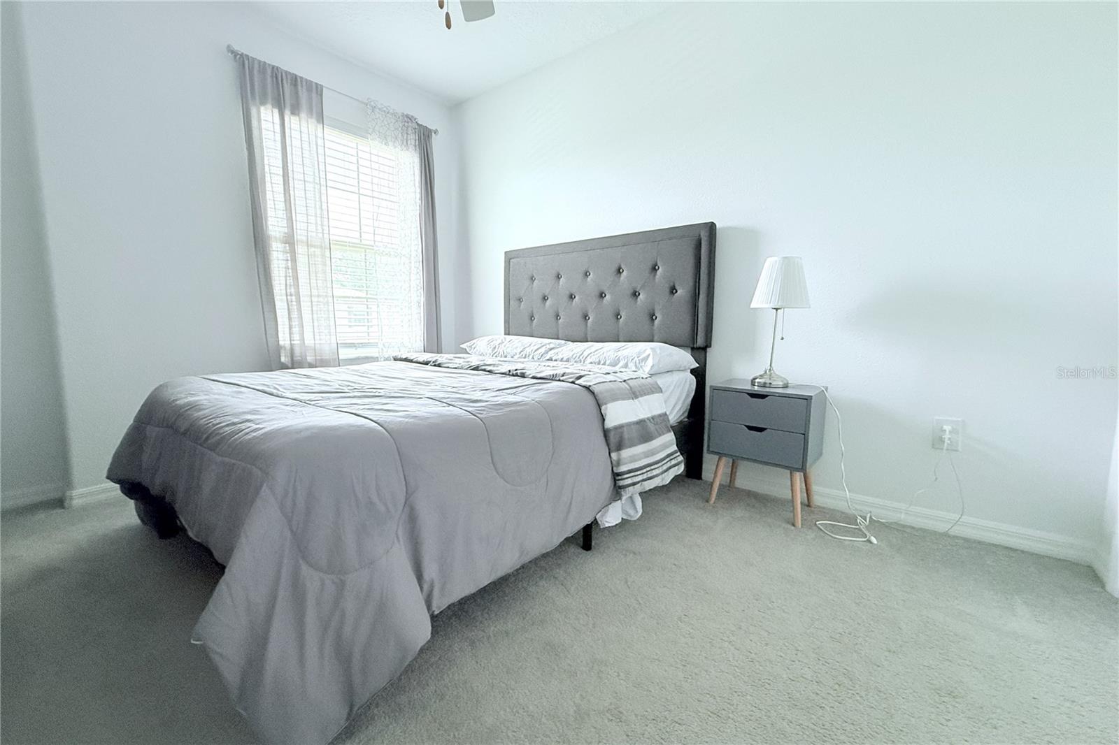 TOWNES/VERIDIAN - Residential Lease