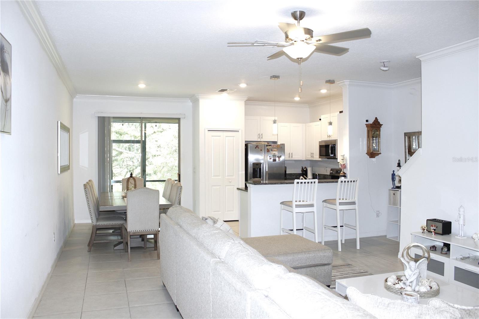 TOWNES/VERIDIAN - Residential Lease