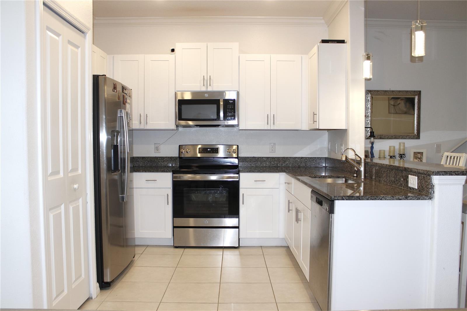 TOWNES/VERIDIAN - Residential Lease