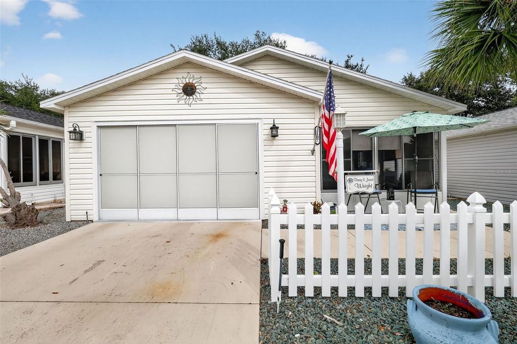 Photo of 2107 Escobar Avenue, Lady Lake, FL 32159 (MLS # G5103089)