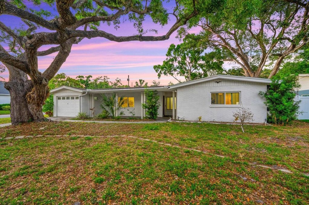 Photo of 3315 W Beaumont Street, Tampa, FL 33611 (MLS # TB8496911)