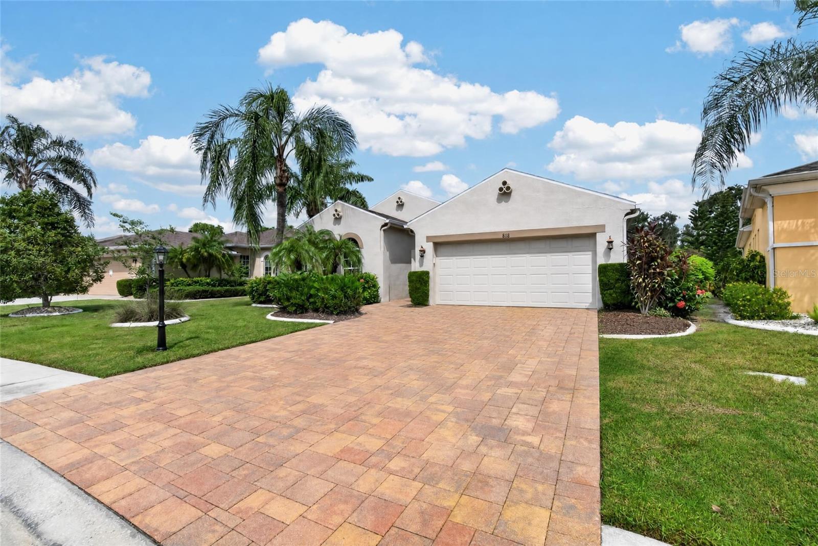 818 KING LEON WAY