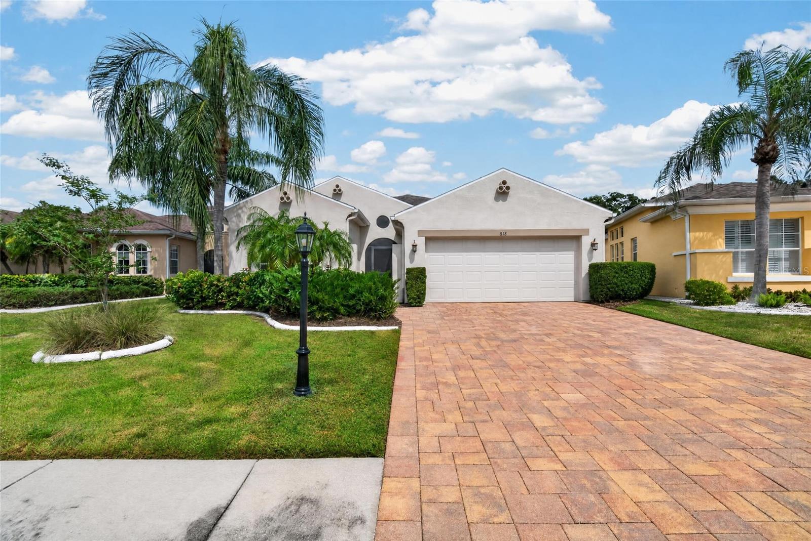 818 KING LEON WAY