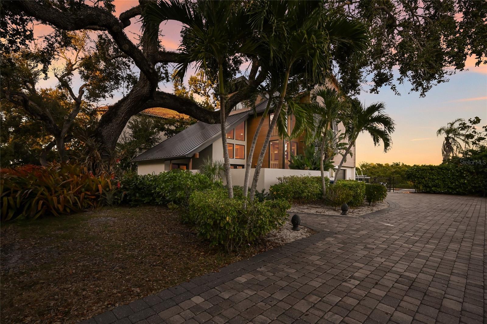 5236 SIESTA COVE DRIVE