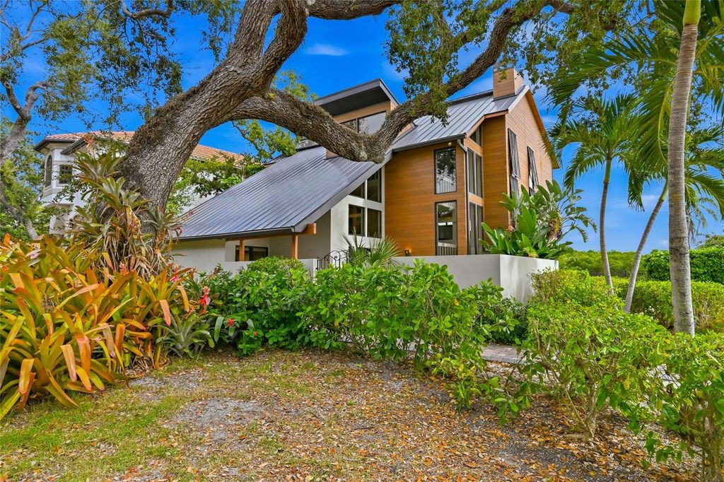 Photo of 5236 Siesta Cove Drive, Sarasota, FL 34242 (MLS # A4640398)