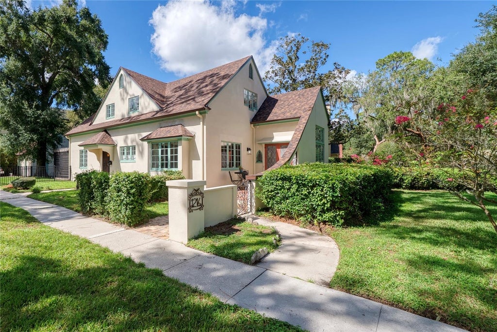 Photo of 1216 Golden Lane, Orlando, FL 32804 (MLS # O6429106)