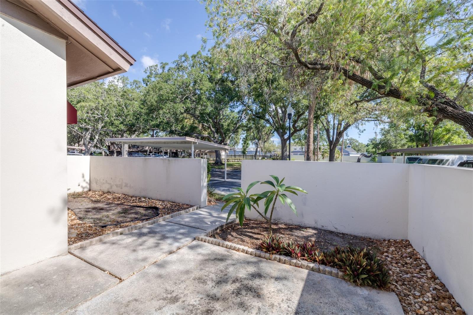 OAK PARK TWNHMS - Residential