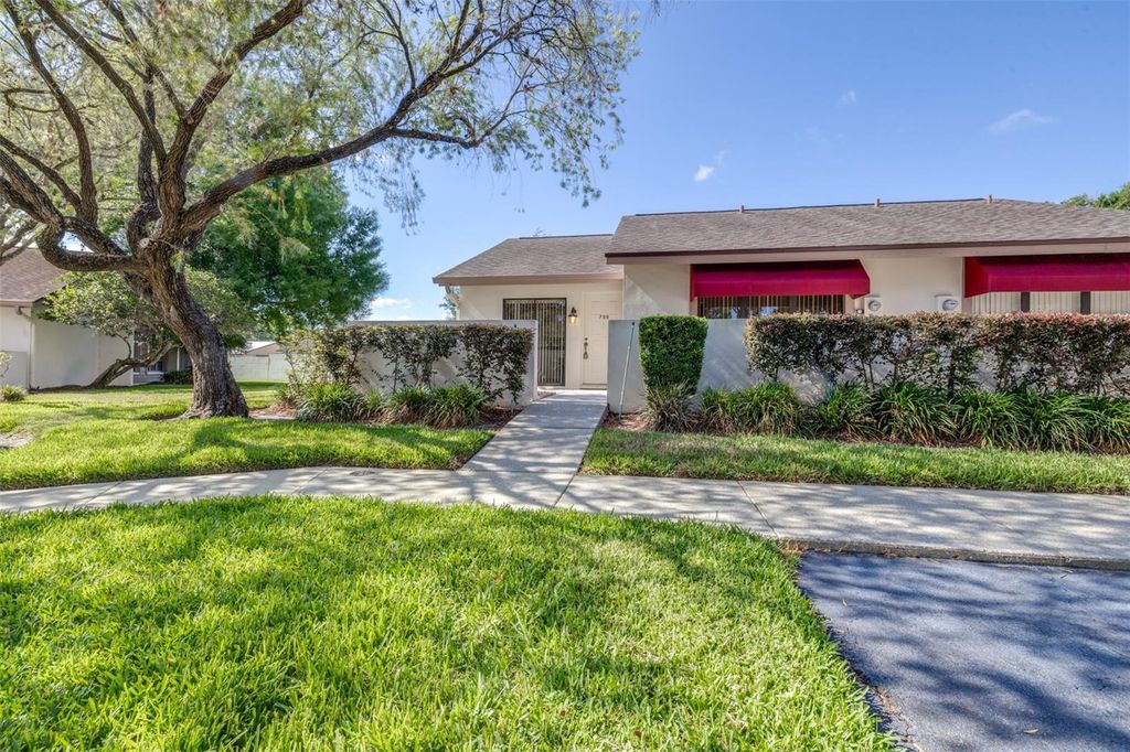 Photo of 709 Oak Park Place, Brandon, FL 33511 (MLS # TB8508136)