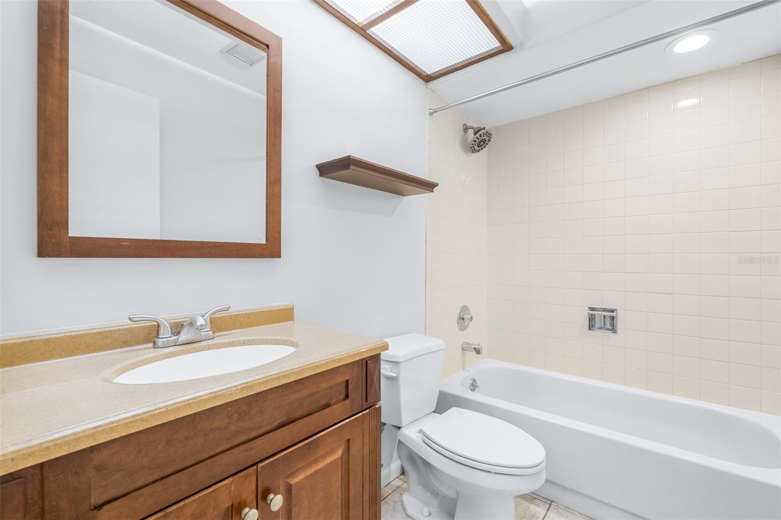 OAK PARK TWNHMS - Residential