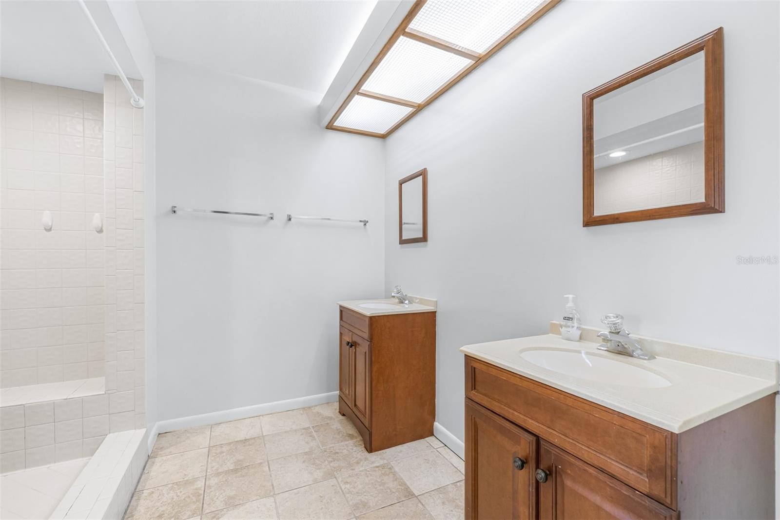 OAK PARK TWNHMS - Residential
