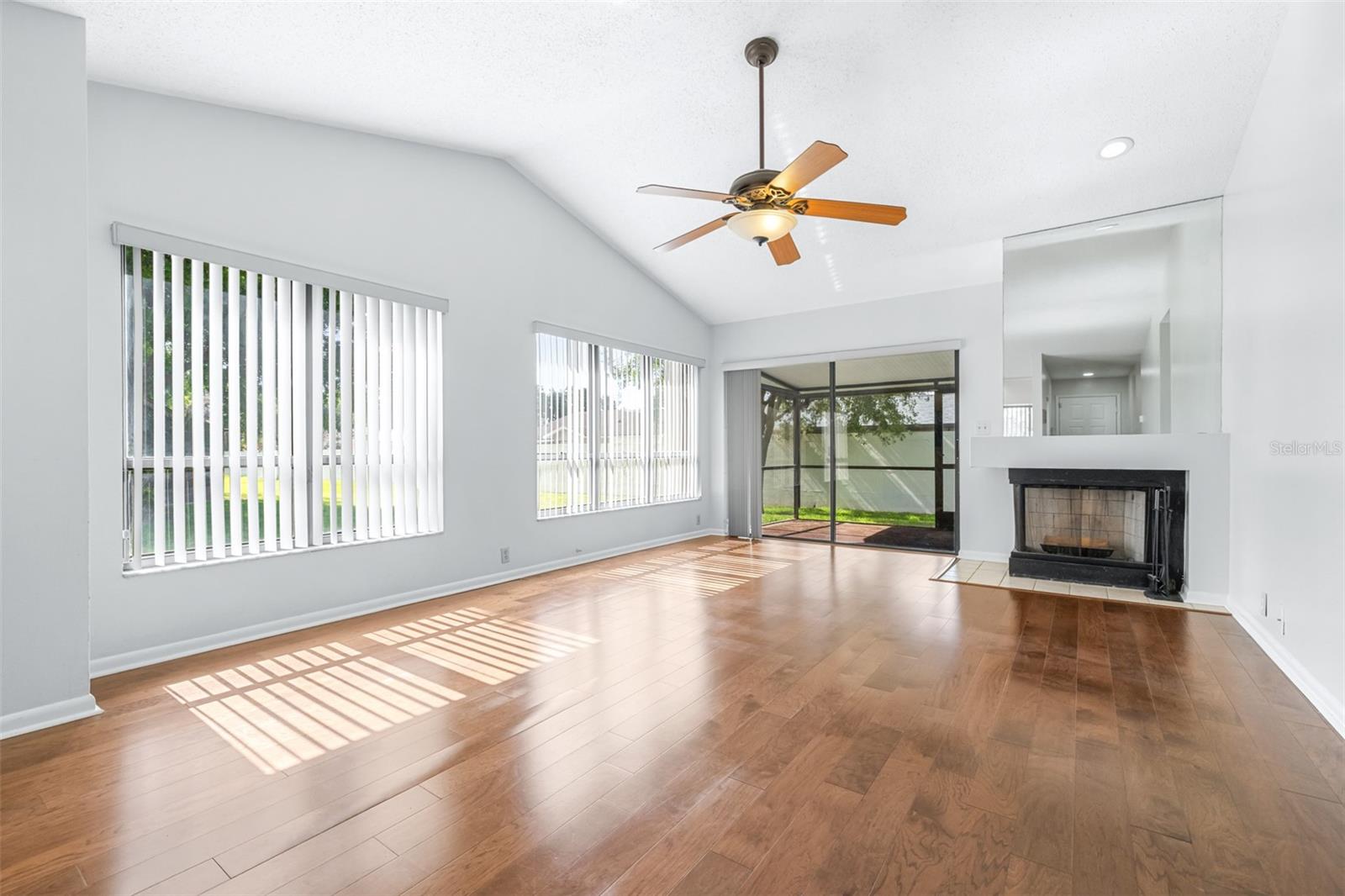 OAK PARK TWNHMS - Residential