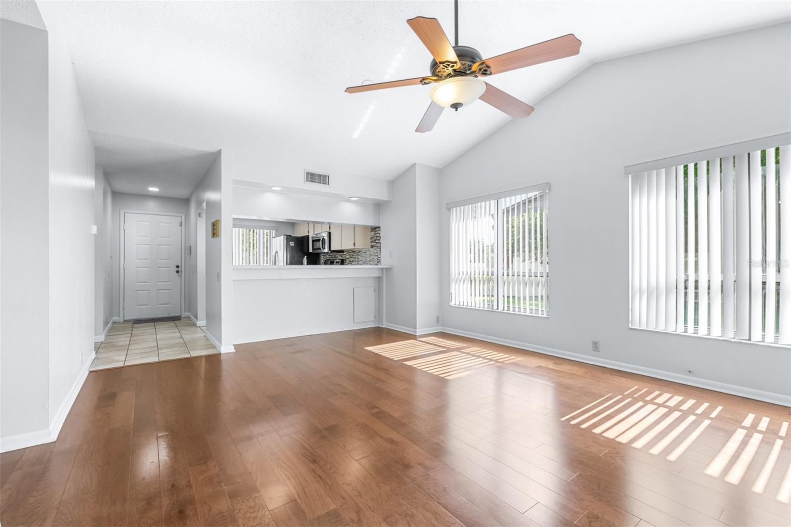 OAK PARK TWNHMS - Residential