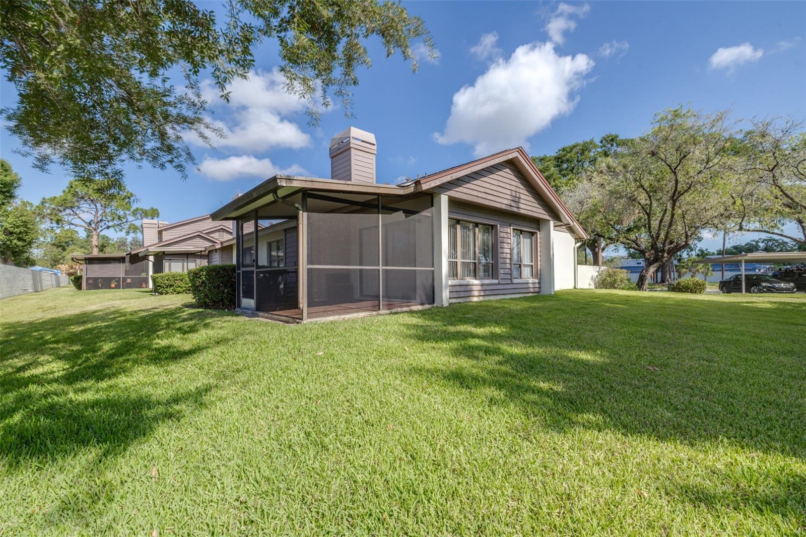 OAK PARK TWNHMS - Residential
