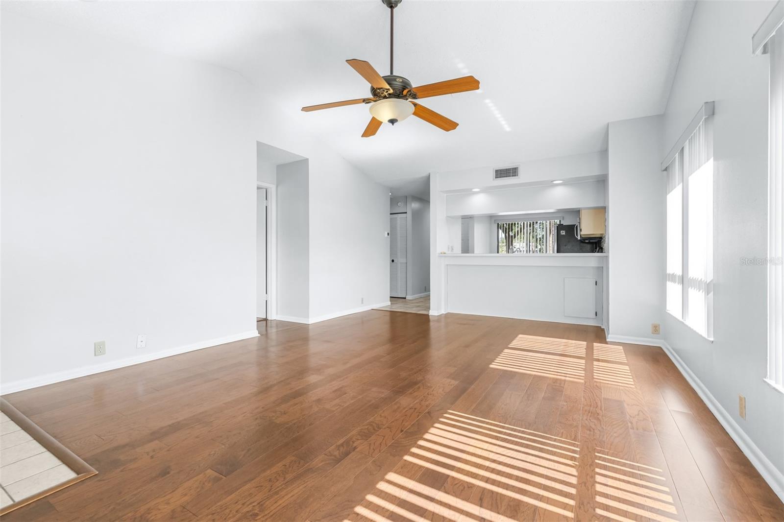 OAK PARK TWNHMS - Residential