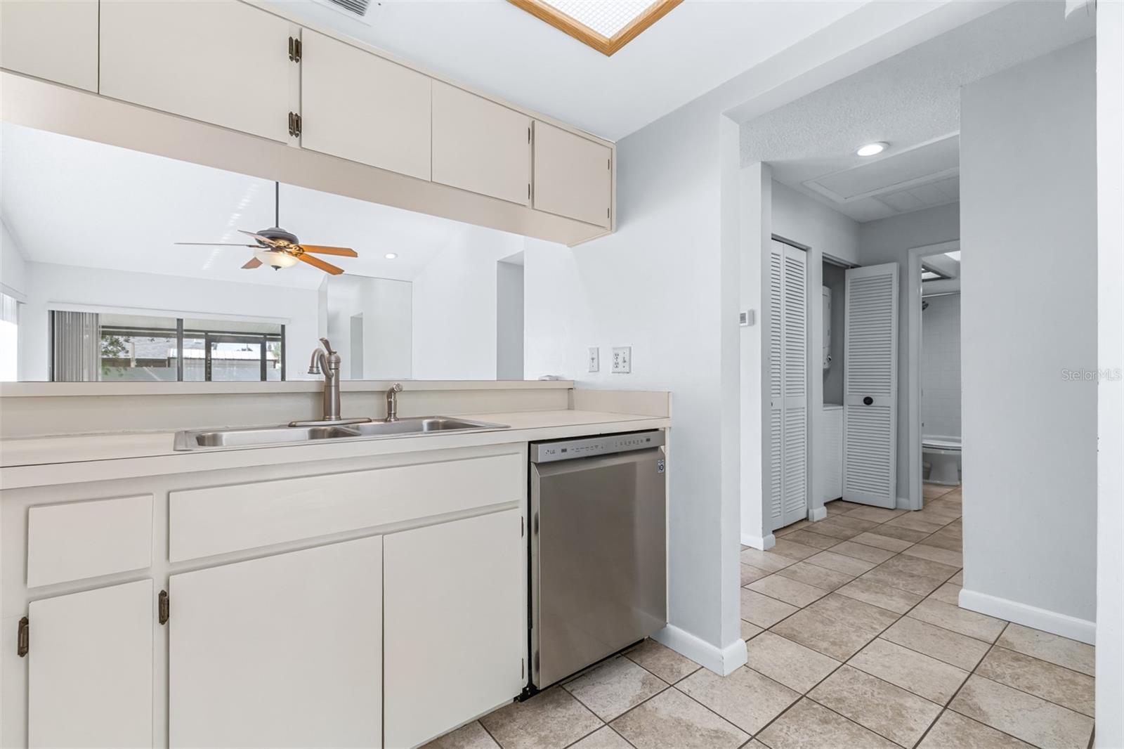 OAK PARK TWNHMS - Residential