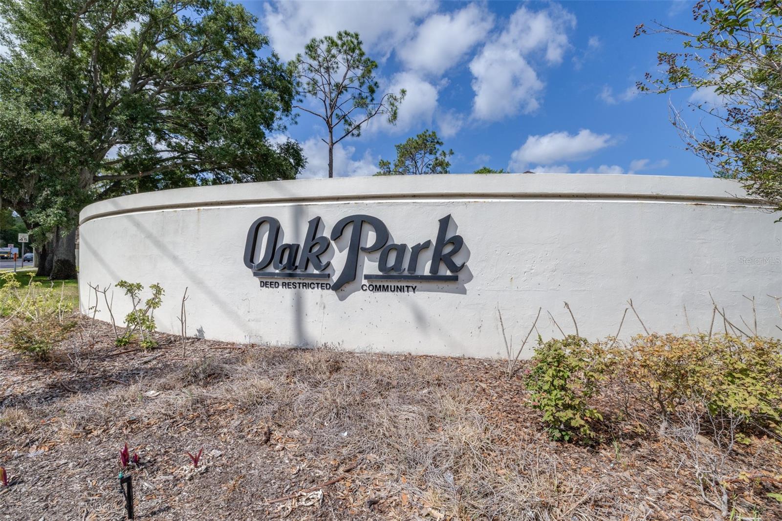 OAK PARK TWNHMS - Residential