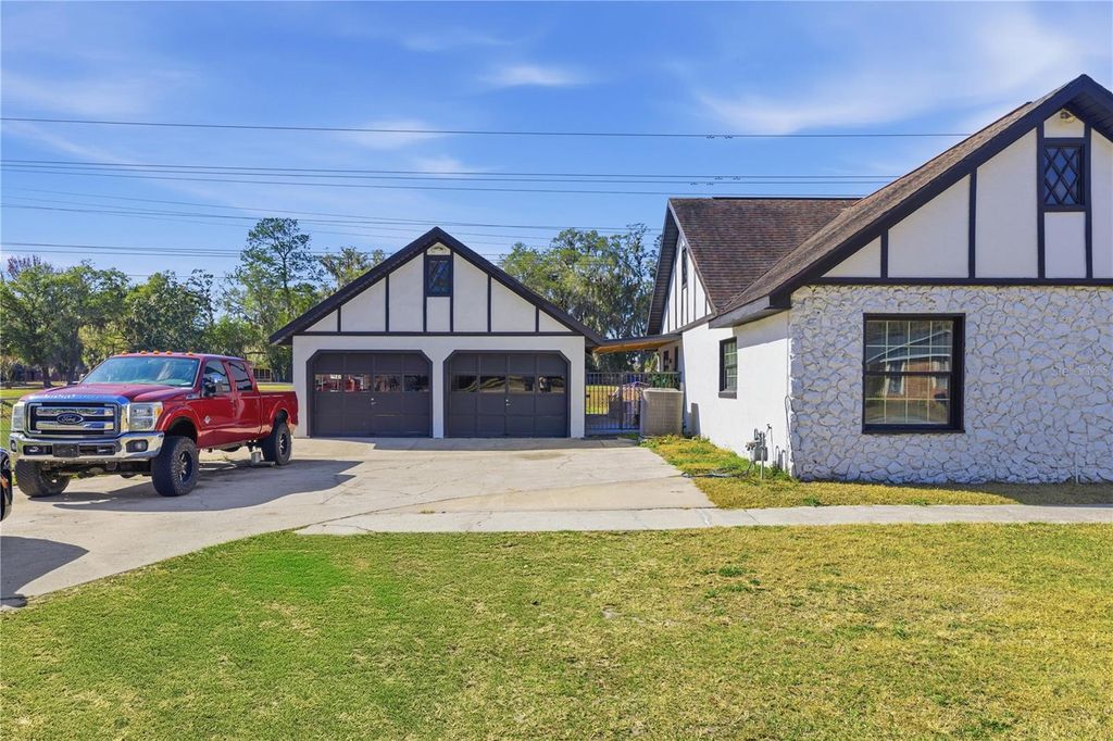 Photo of 1166 SE 44th Avenue, Ocala, FL 34471 (MLS # OM717889)