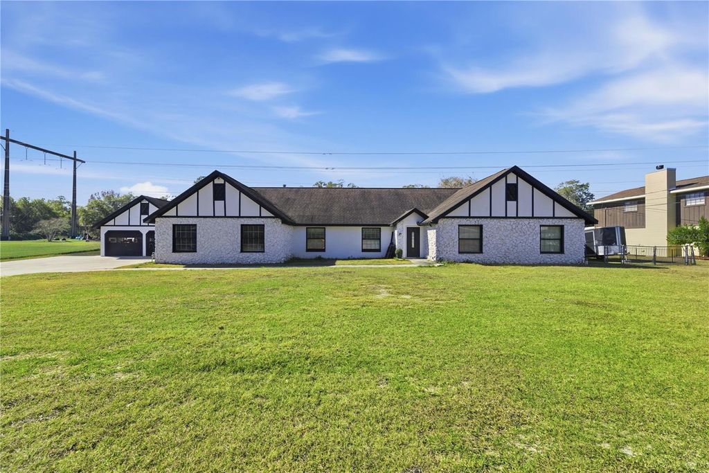 Photo of 1166 SE 44th Avenue, Ocala, FL 34471 (MLS # OM717889)