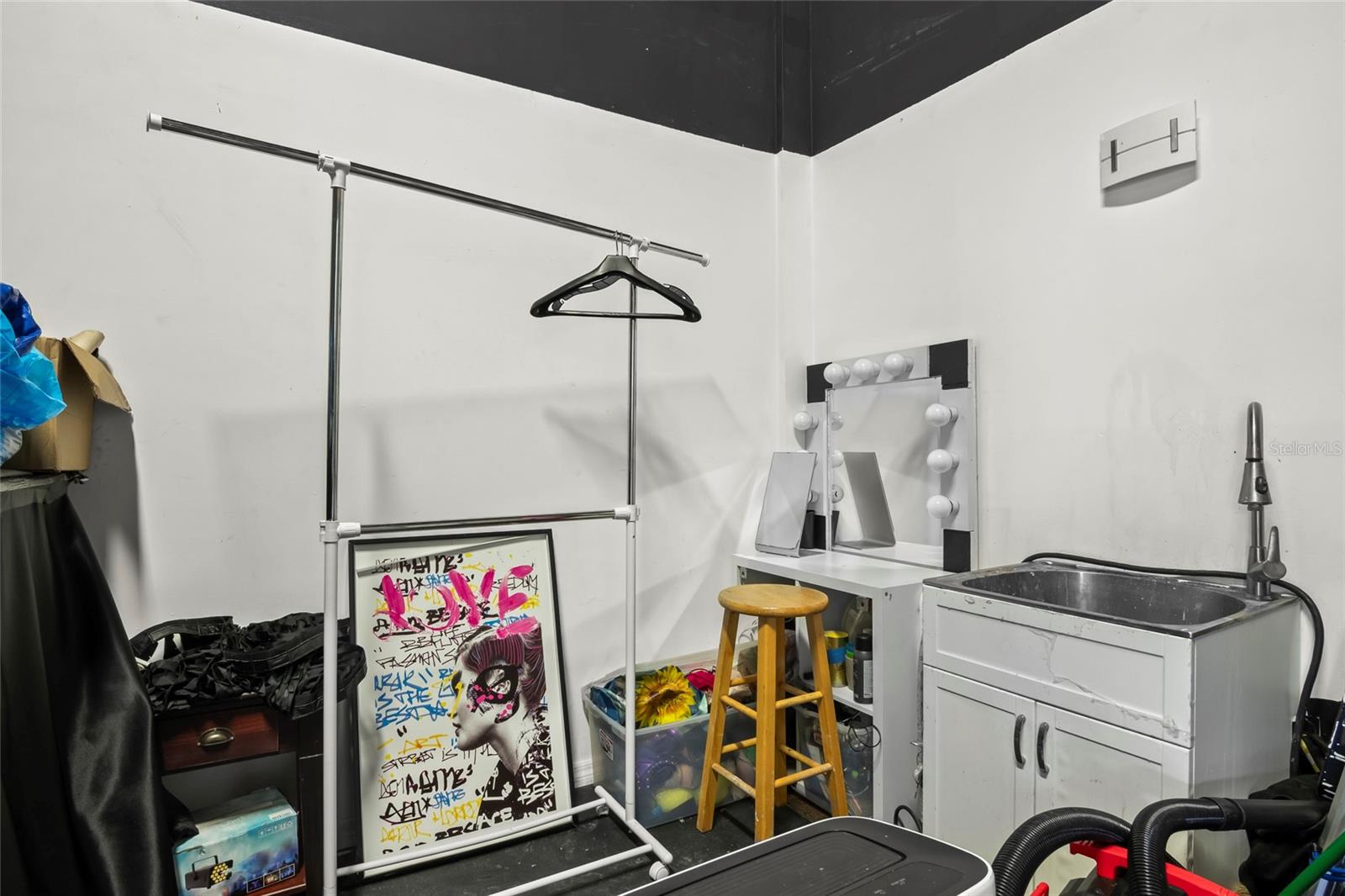 STARPOINTE 02 SERVICE CENTER - Commercial Lease