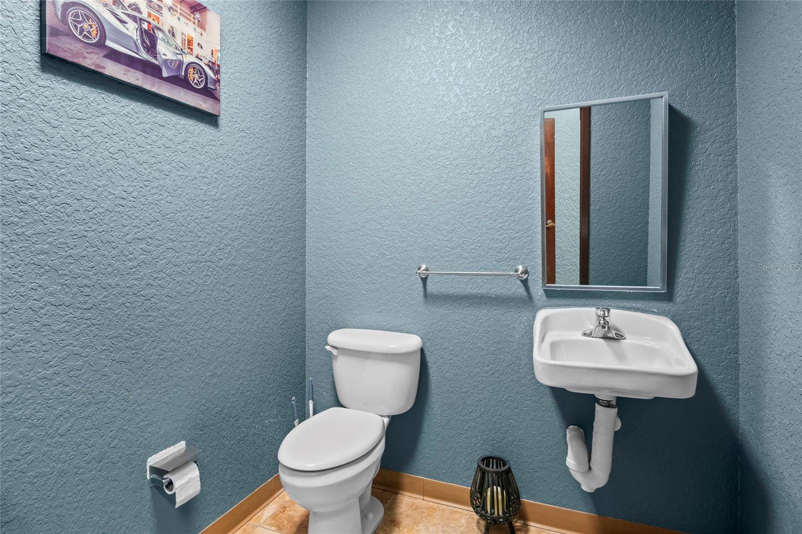 STARPOINTE 02 SERVICE CENTER - Commercial Lease