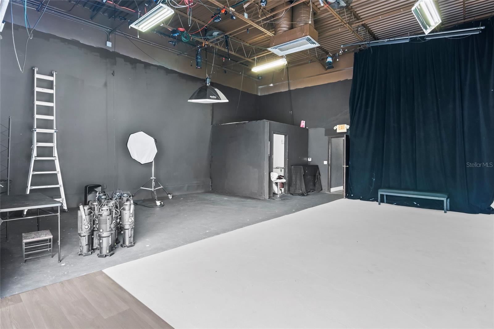 STARPOINTE 02 SERVICE CENTER - Commercial Lease